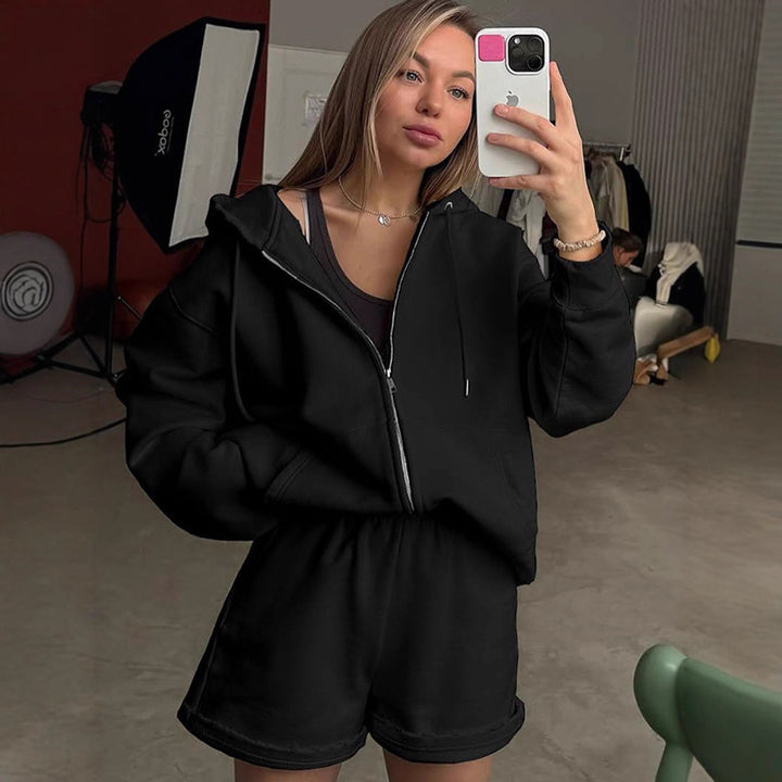 Damer bekväma sweatshorts med oversized hoodie Mirla-Eva Jonsson