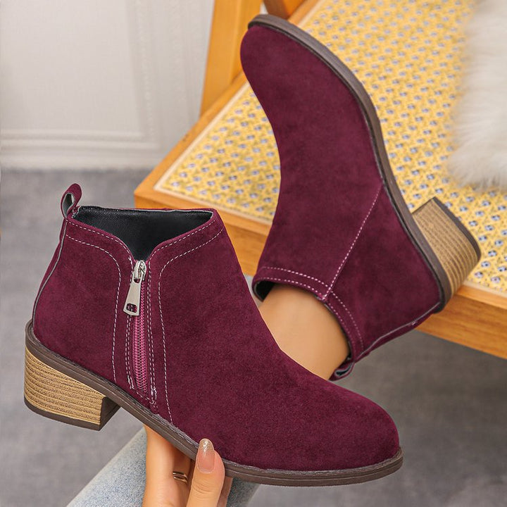 Damer bikerstövletter med sidovisp i modern struktur Mirla-Eva Jonsson