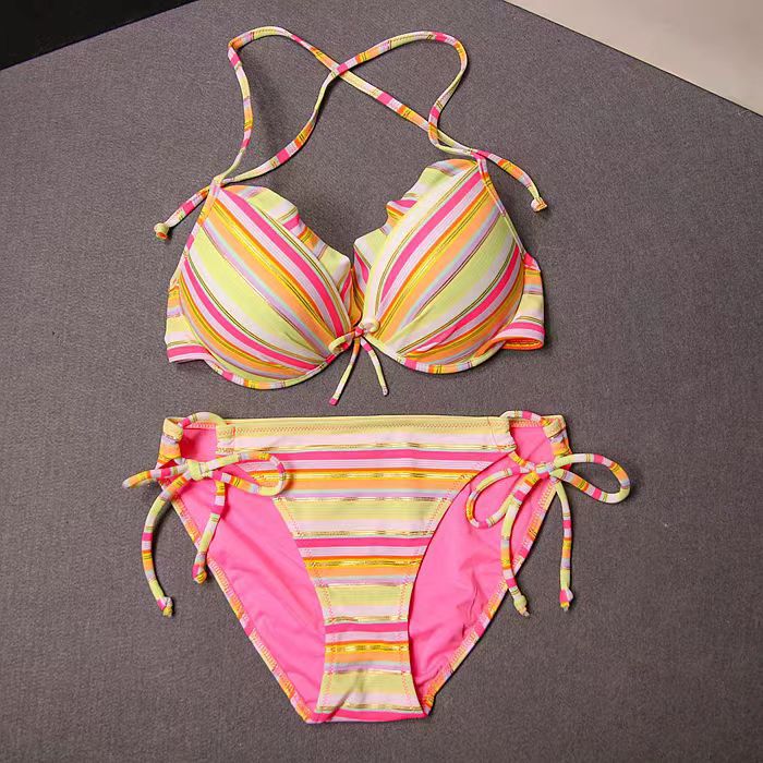 Damer bikini-set med lekfullt knytssystem och elegant volang Mirla-Eva Jonsson