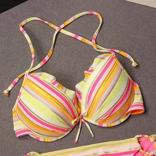 Damer bikini-set med lekfullt knytssystem och elegant volang Mirla-Eva Jonsson