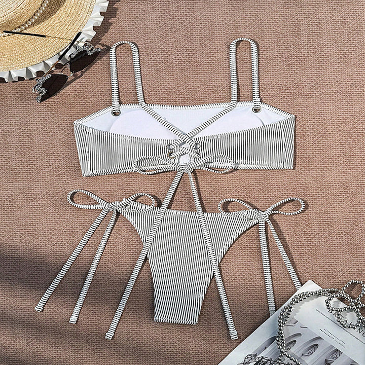 Damer bikini-set med smala, justerbara axelband och elegant randig design Mirla-Eva Jonsson