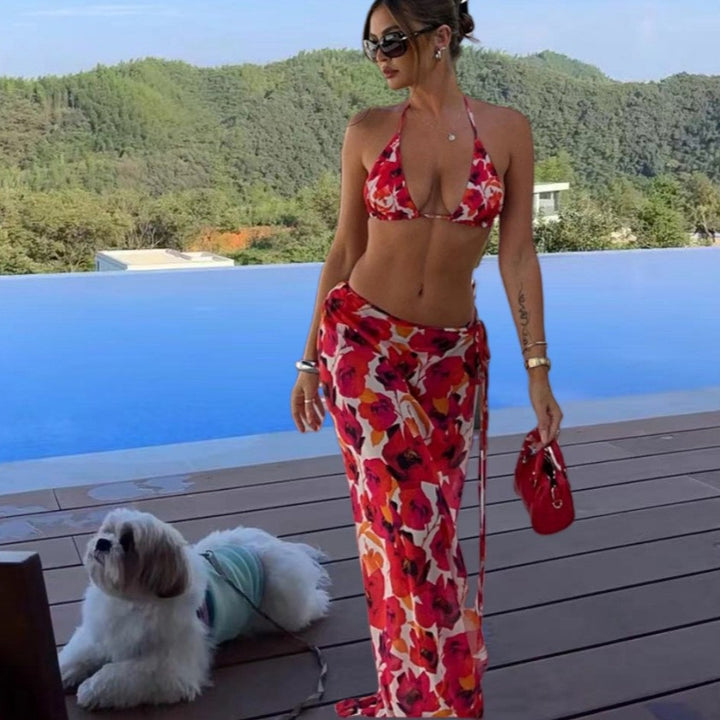 Damer bikinitopp med glänsande tyg och blommönster Mirla-Eva Jonsson
