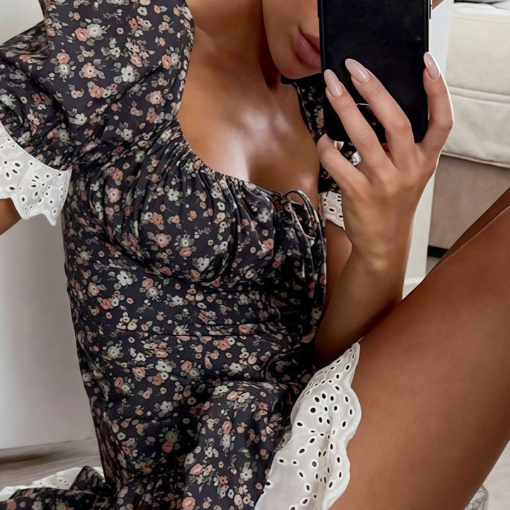 Damer blommönster blus med voluminösa puffärmar och spetsdetalj Mirla-Eva Jonsson