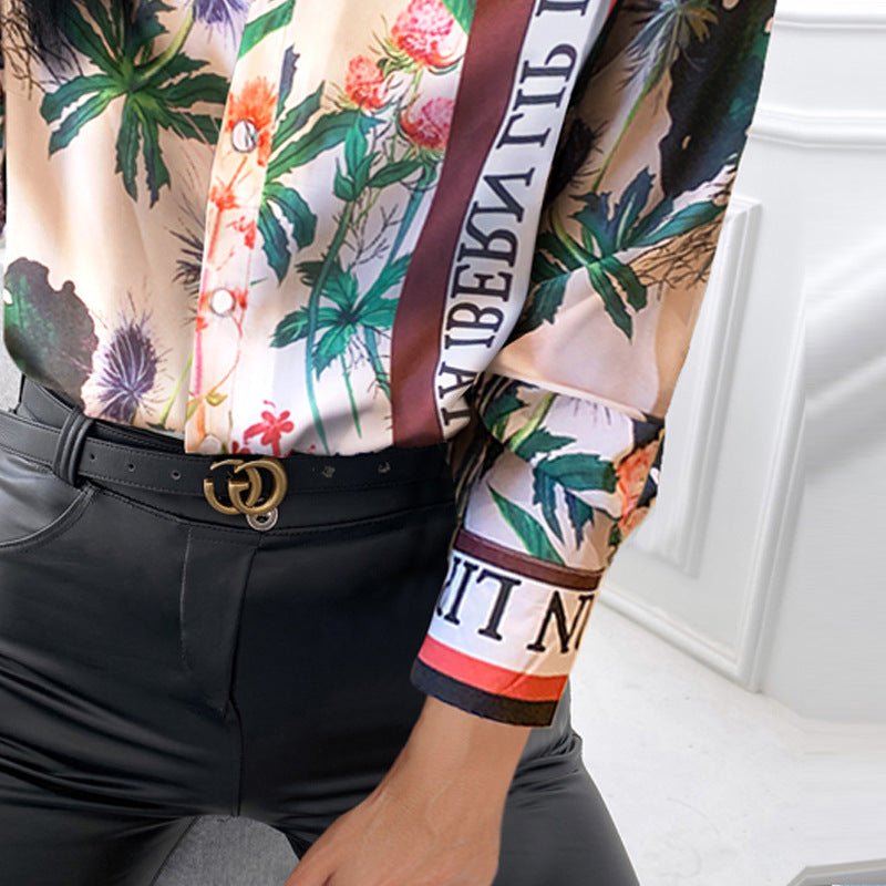Damer blommönstrad blus med elegant satinfinish Mirla-Eva Jonsson