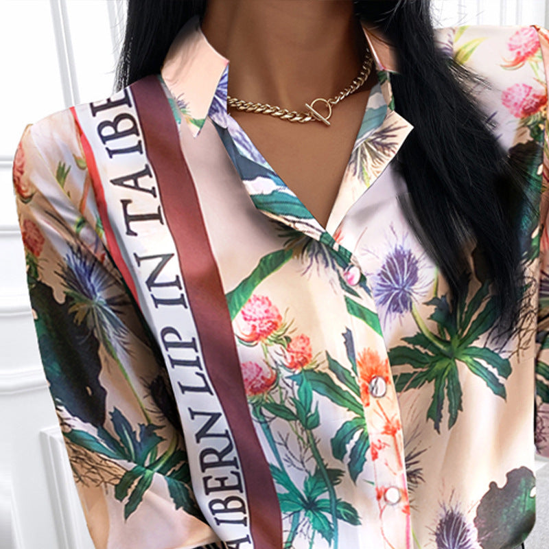 Damer blommönstrad blus med elegant satinfinish Mirla-Eva Jonsson