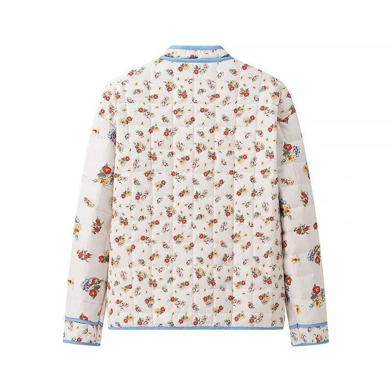 Damer blommönstrad quiltjacka med praktiska fickor och modern skärning Mirla-Eva Jonsson