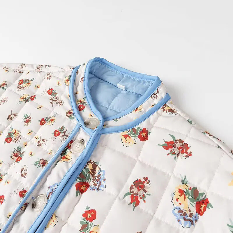 Damer blommönstrad quiltjacka med praktiska fickor och modern skärning Mirla-Eva Jonsson