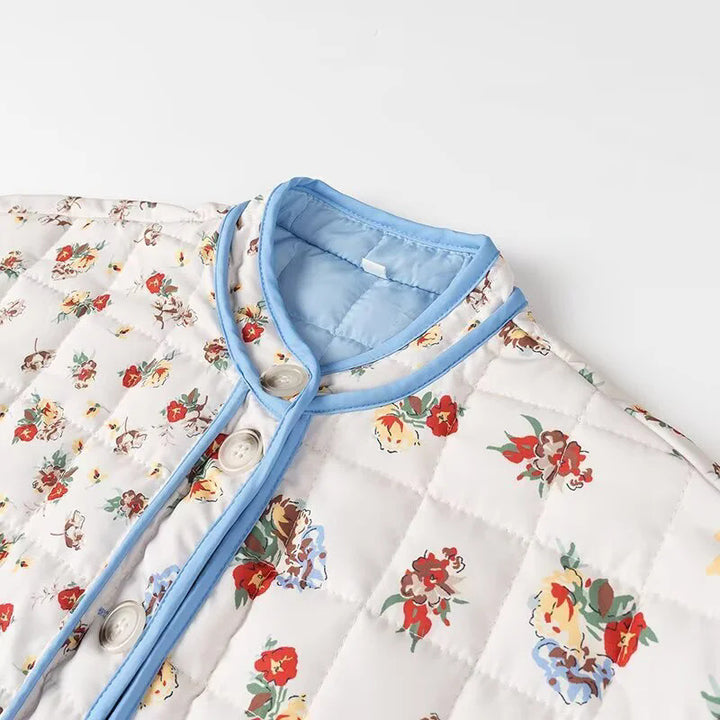 Damer blommönstrad quiltjacka med praktiska fickor och modern skärning Mirla-Eva Jonsson