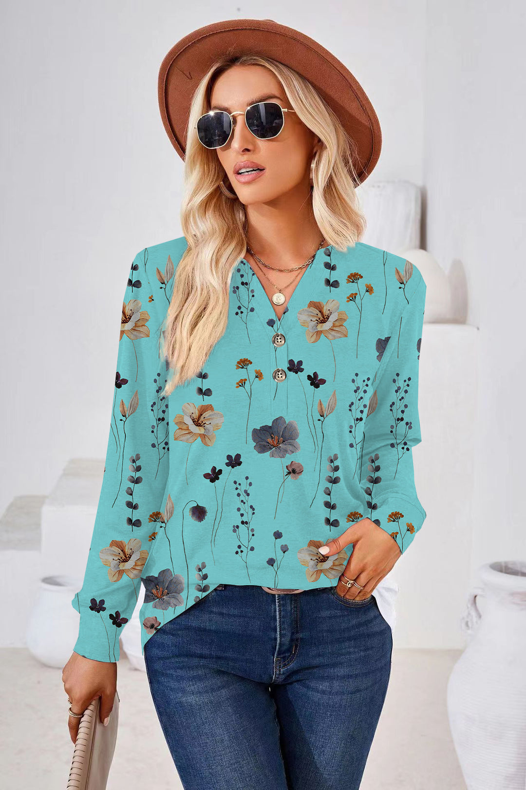 Damer blus T-shirt med blommönster och eleganta knappdetaljer Mirla-Eva Jonsson