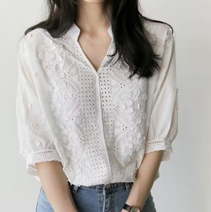 Damer blus med broderad detalj och knapplist Eva Jonsson-Eva Jonsson