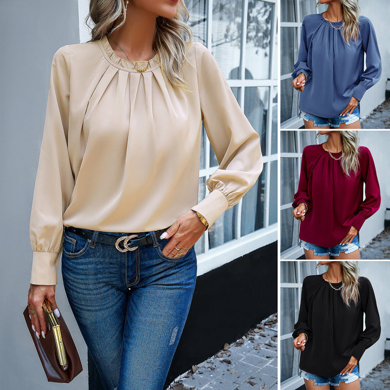 Damer blus med eleganta veck och dekorativ rundhalsringning Mirla-Eva Jonsson