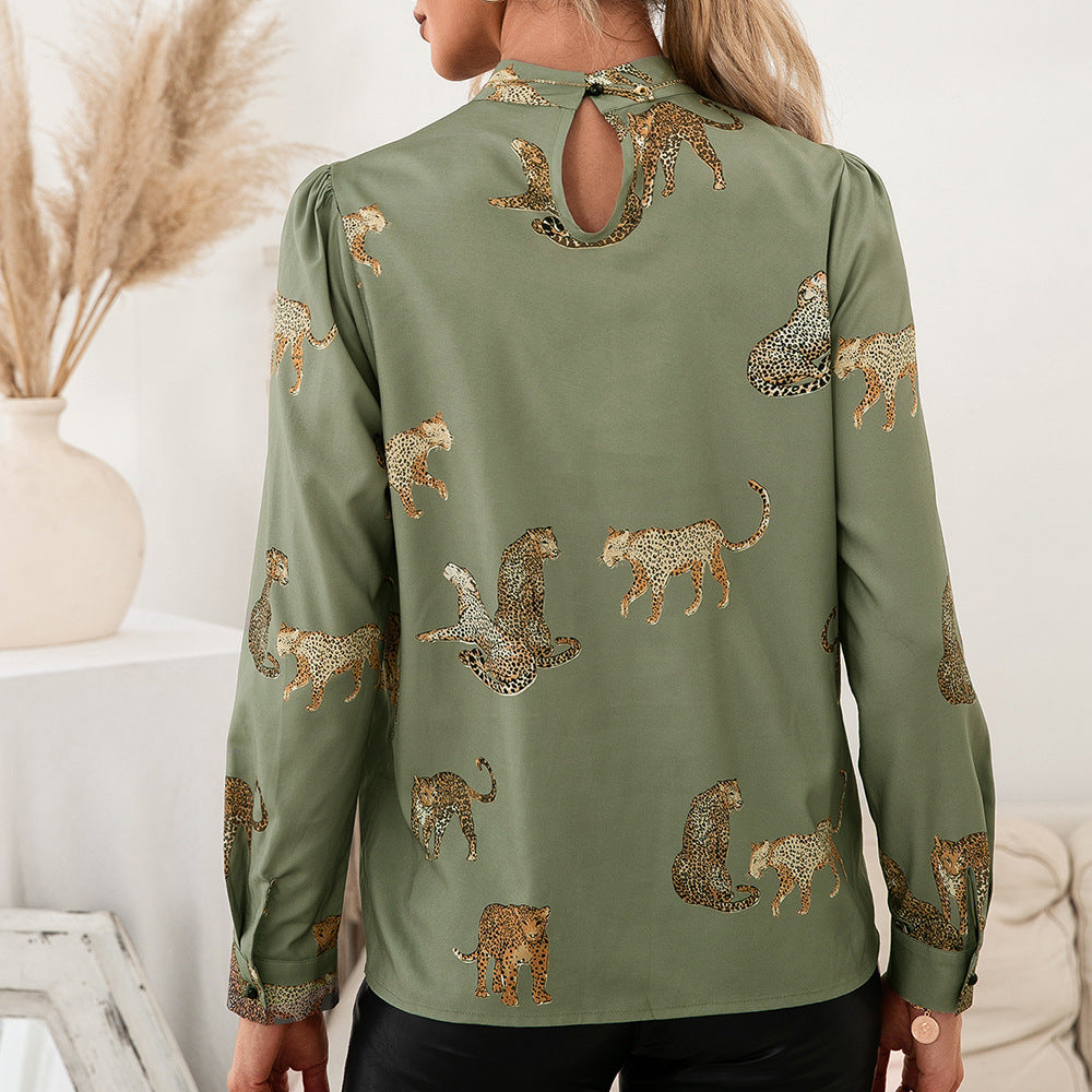 Damer blus med glamorös djurtryck och elegant ståkragsform Eva Jonsson-Eva Jonsson