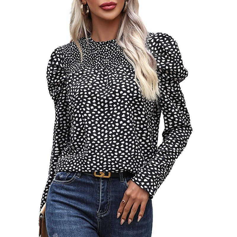 Damer blus med puffärmar och modernt hjärtmotiv Mirla-Eva Jonsson