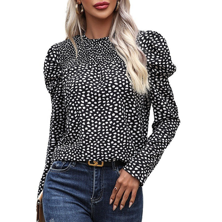 Damer blus med puffärmar och modernt hjärtmotiv Mirla-Eva Jonsson