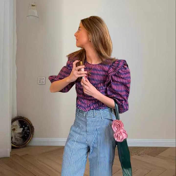 Damer blus med rynkor och snygg volang Mirla-Eva Jonsson