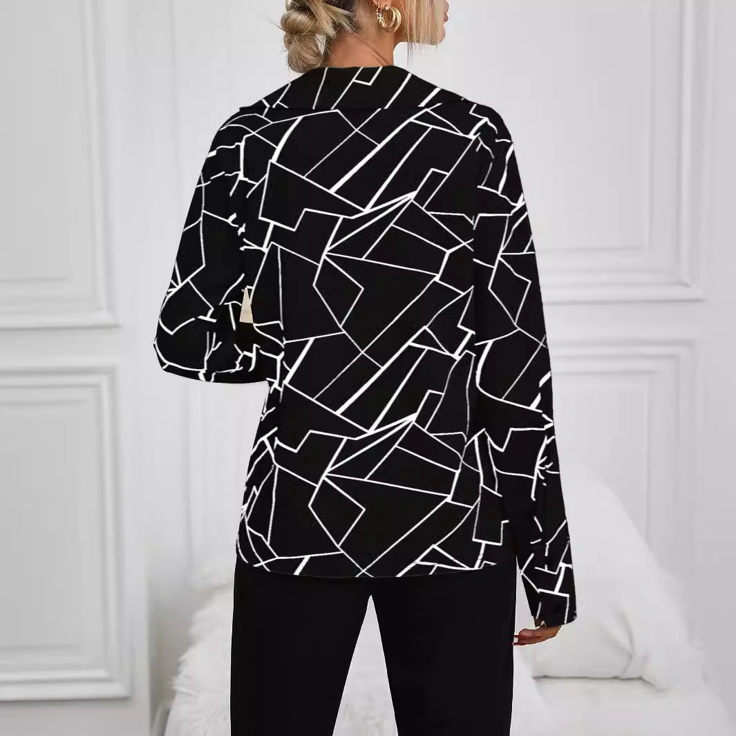 Damer blus med stilren geometrisk design Mirla-Eva Jonsson