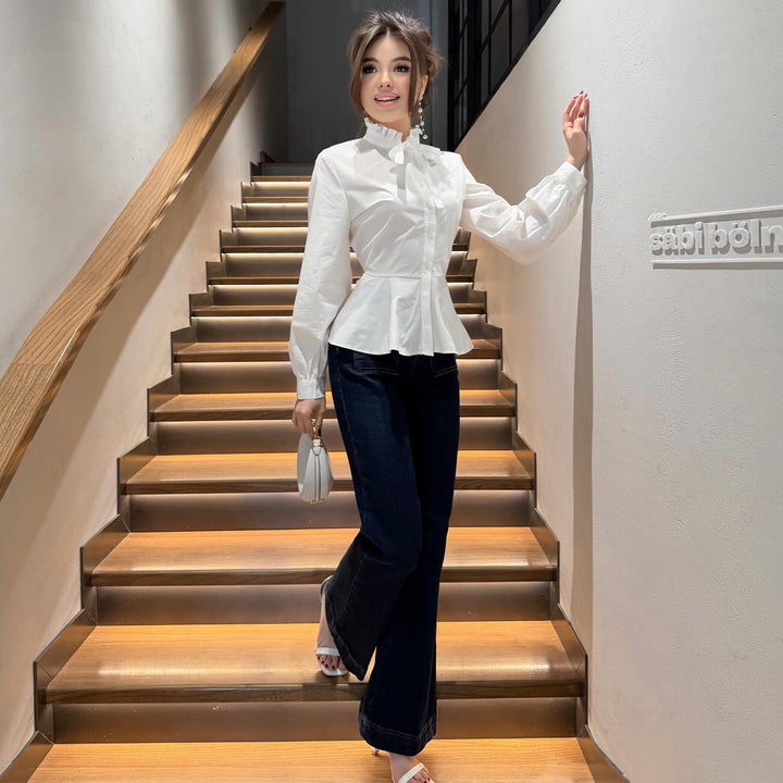 Damer blus med volangdetalj och smickrande snitt-Eva Jonsson