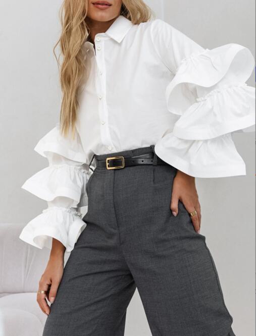 Damer blus med voluminösa volangärmar Mirla-Eva Jonsson