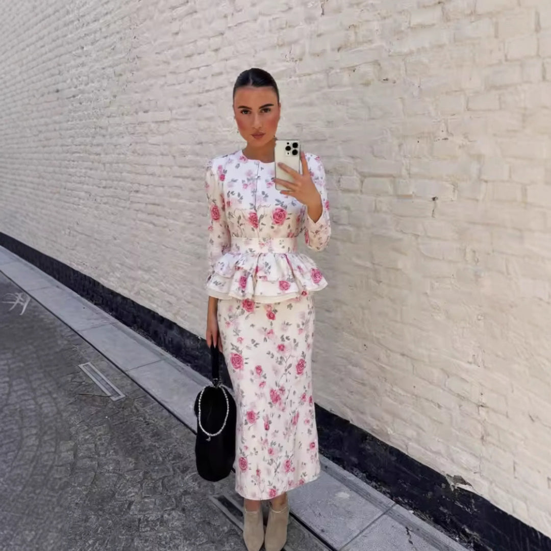 Damer blusset med volangdetaljer och blommigt mönster Mirla-Eva Jonsson