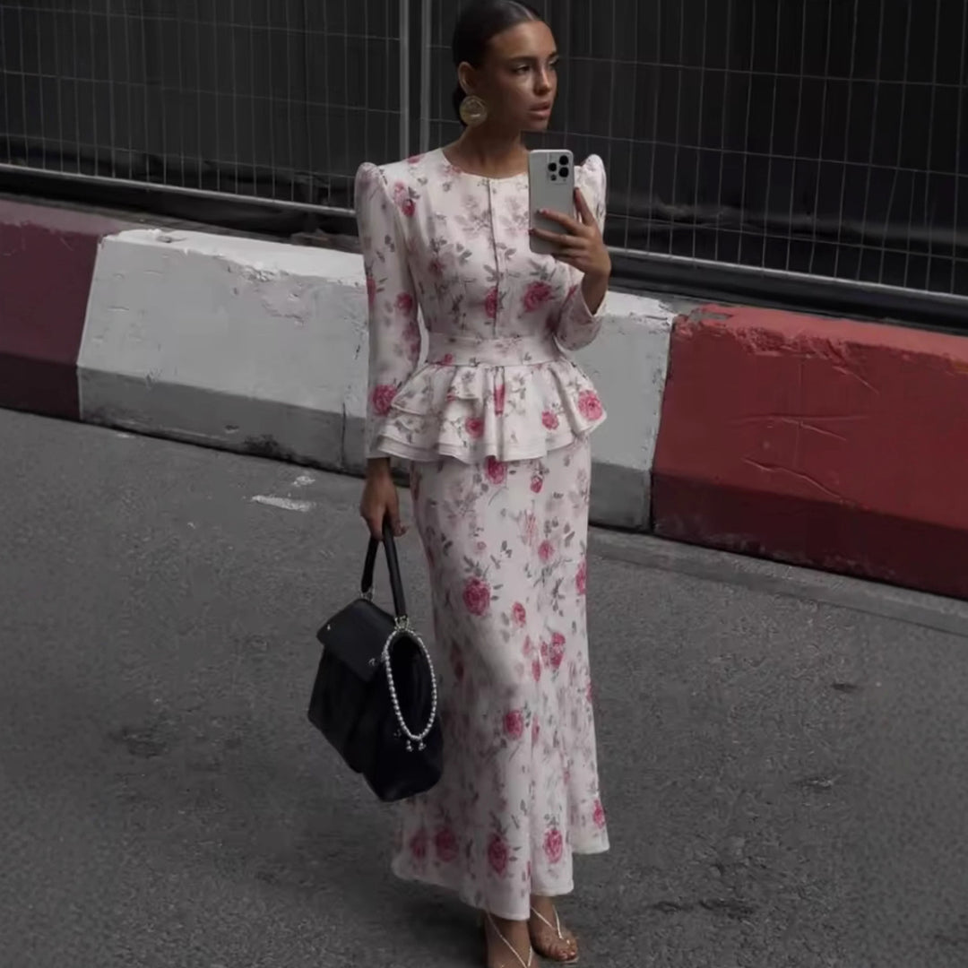 Damer blusset med volangdetaljer och blommigt mönster Mirla-Eva Jonsson