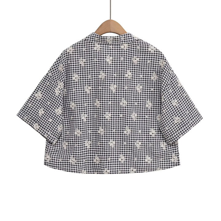 Damer breda morotsbyxor med blommig gingham-mönster och elegant kantdekoration Mirla-Eva Jonsson