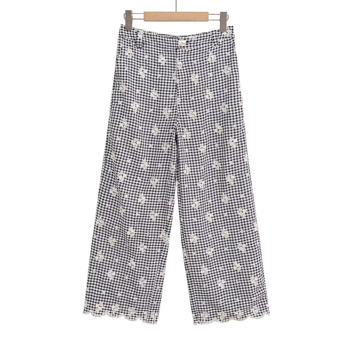 Damer breda morotsbyxor med blommig gingham-mönster och elegant kantdekoration Mirla-Eva Jonsson