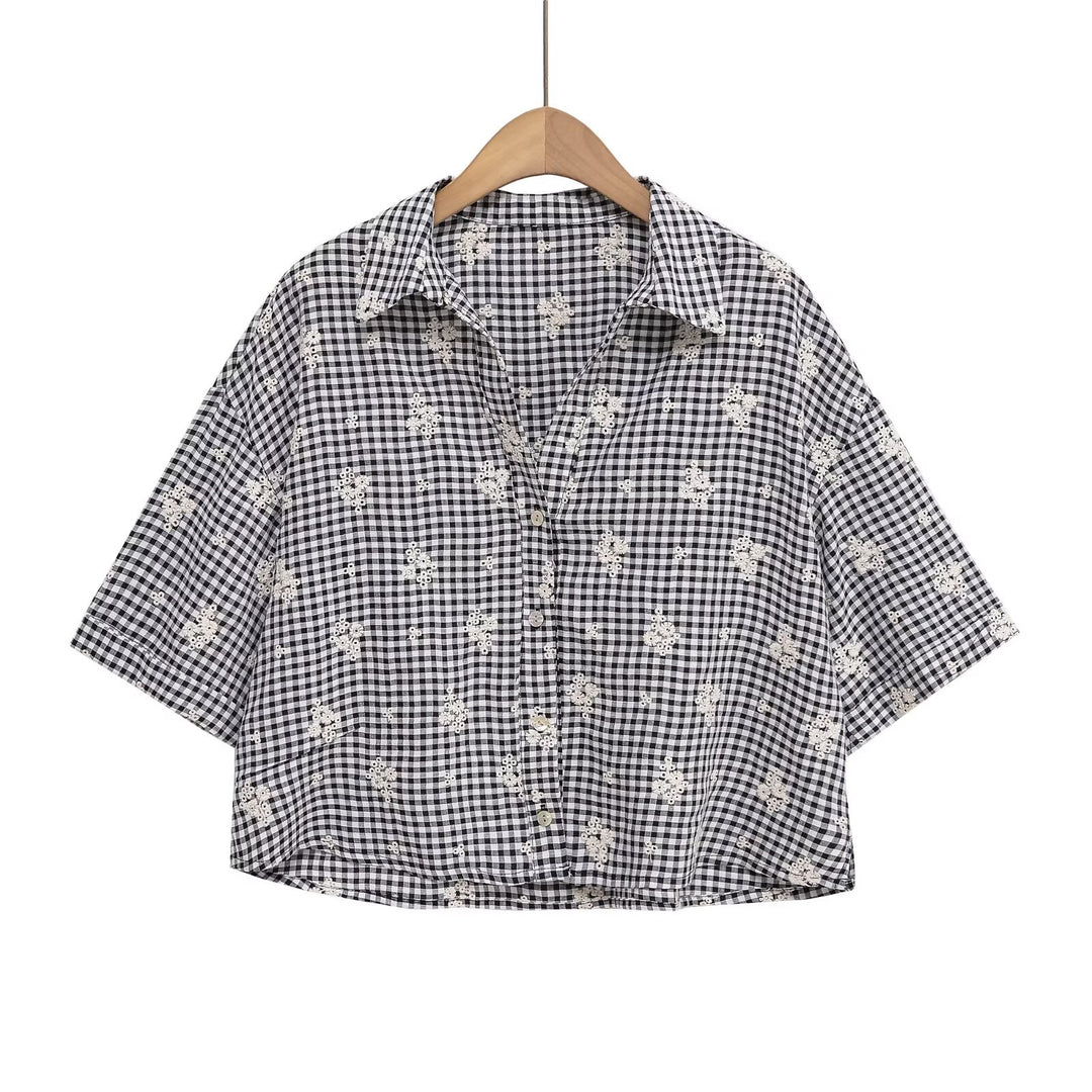 Damer breda morotsbyxor med blommig gingham-mönster och elegant kantdekoration Mirla-Eva Jonsson