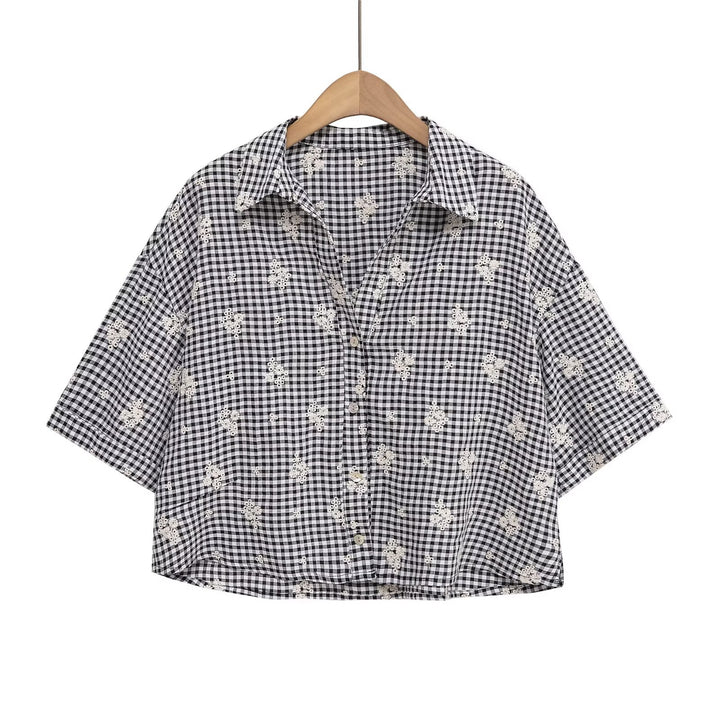 Damer breda morotsbyxor med blommig gingham-mönster och elegant kantdekoration Mirla-Eva Jonsson