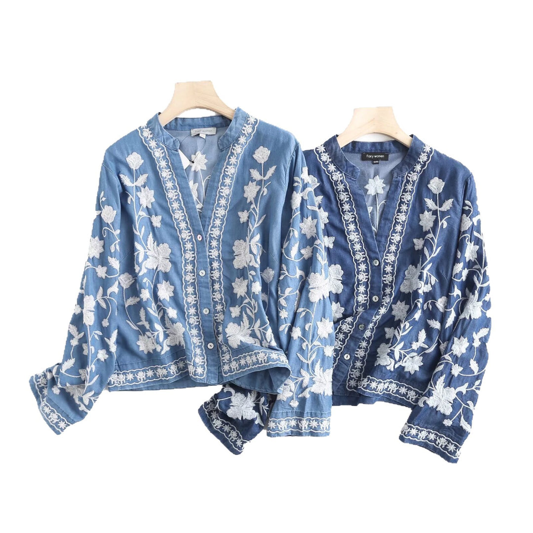 Damer broderad blus i vintage-stil med elegant krage och tryckknappsstängning Mirla-Eva Jonsson