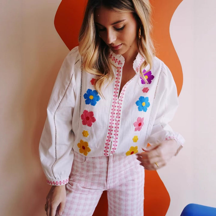Damer broderad blus med volangdetaljer Mirla-Eva Jonsson