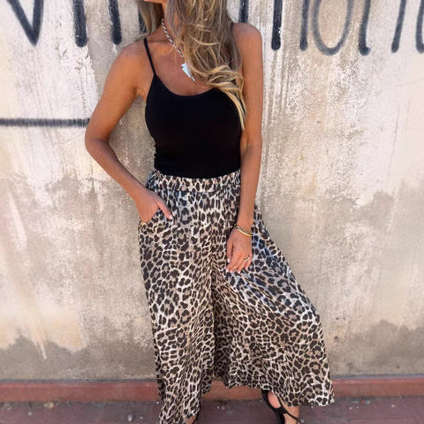 Damer byxor med modernt leopardmönster och hög midja Mirla-Eva Jonsson