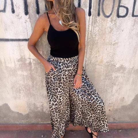 Damer byxor med modernt leopardmönster och hög midja Mirla-Eva Jonsson