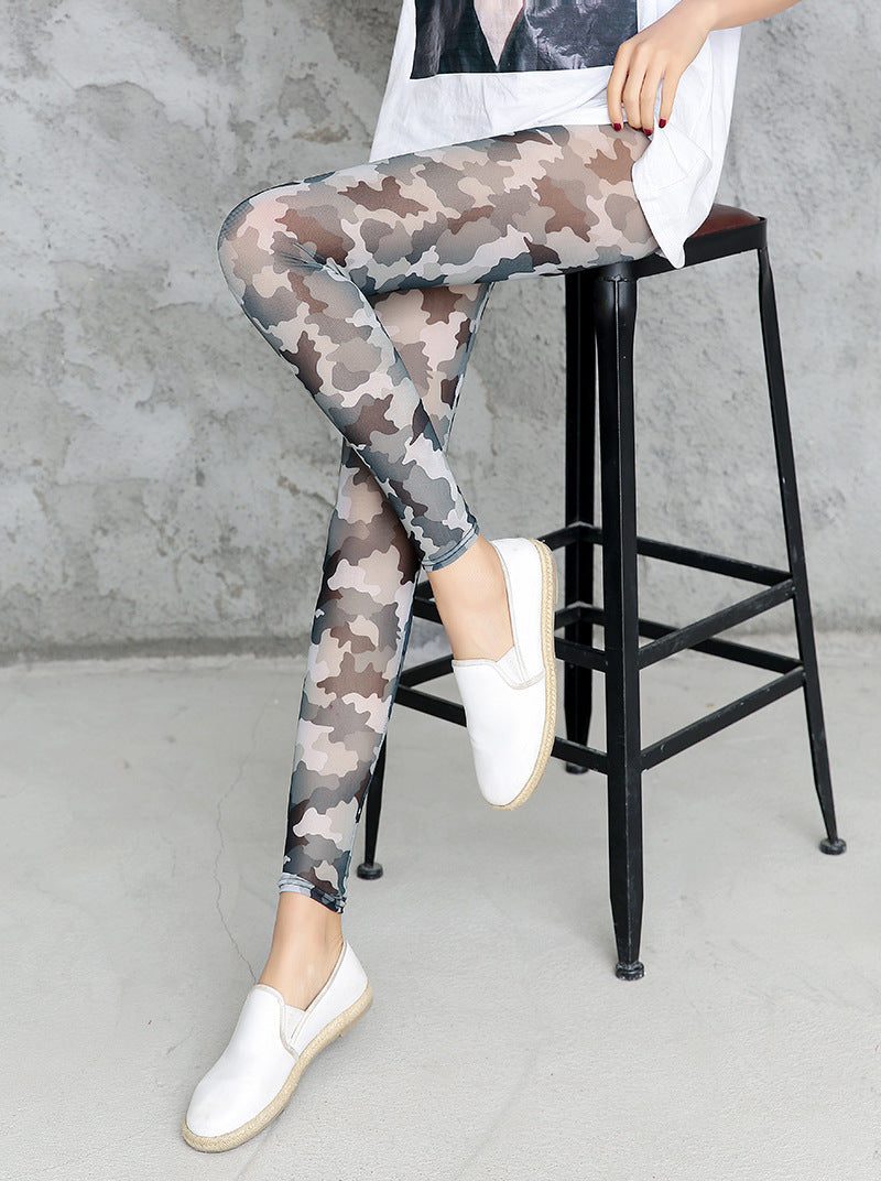 Damer camouflage leggings i moderiktigt högmidjadesign Mirla-Eva Jonsson