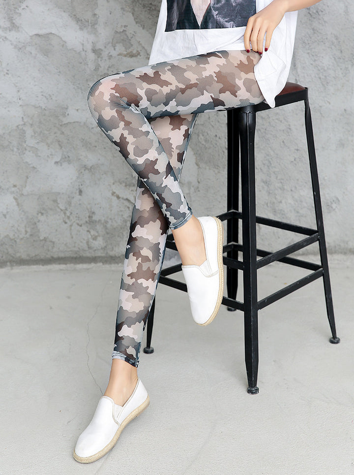 Damer camouflage leggings i moderiktigt högmidjadesign Mirla-Eva Jonsson