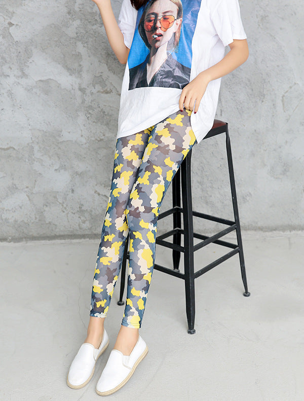 Damer camouflage leggings i moderiktigt högmidjadesign Mirla-Eva Jonsson