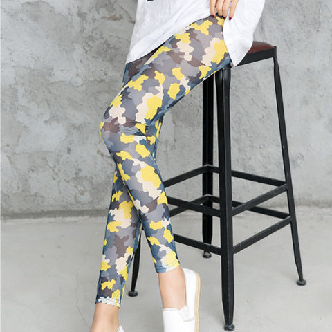 Damer camouflage leggings i moderiktigt högmidjadesign Mirla-Eva Jonsson