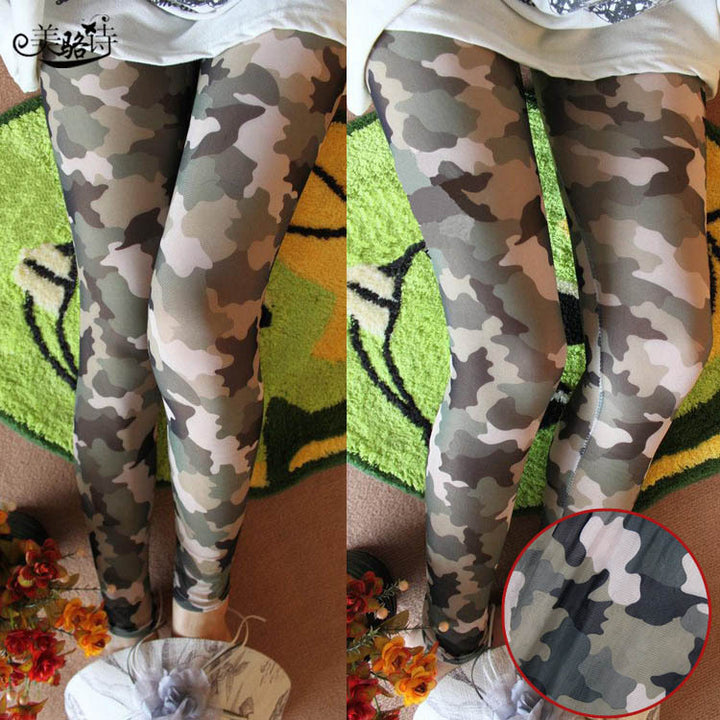 Damer camouflage leggings i moderiktigt högmidjadesign Mirla-Eva Jonsson