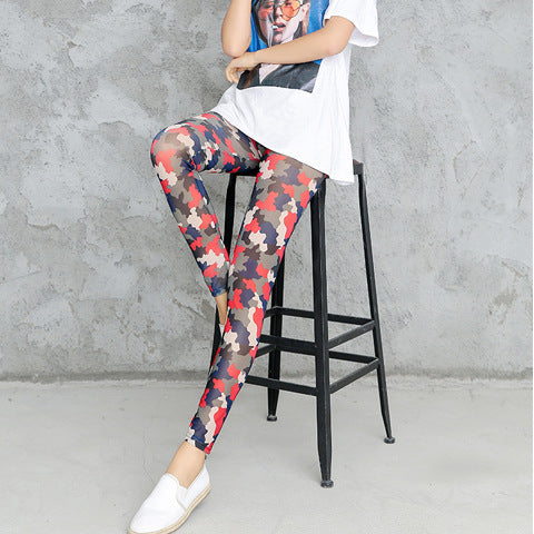 Damer camouflage leggings i moderiktigt högmidjadesign Mirla-Eva Jonsson