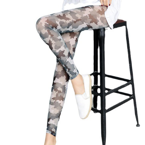 Damer camouflage leggings i moderiktigt högmidjadesign Mirla-Eva Jonsson