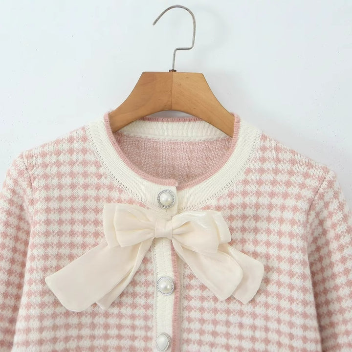 Damer cardigan med dekorativa detaljer och charmig sjalkrage Mirla-Eva Jonsson