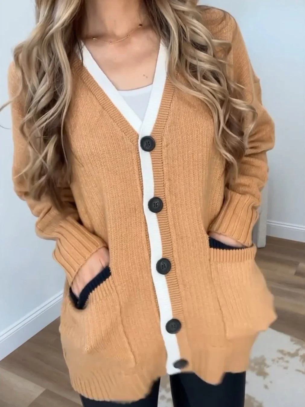 Damer cardigan med fickor och moderna knappar Mirla-Eva Jonsson