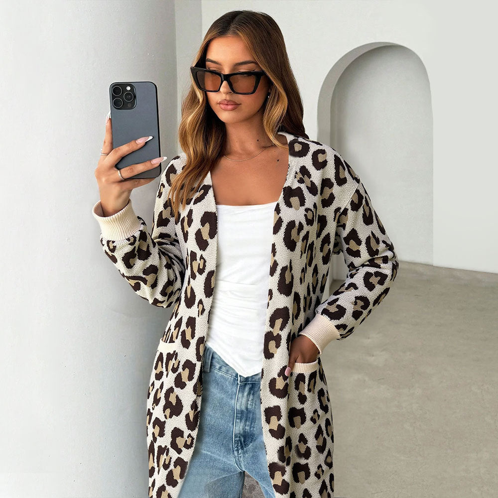 Damer cardigan med leopardmönster och praktiska fickor Mirla-Eva Jonsson