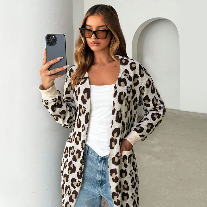 Damer cardigan med leopardmönster och praktiska fickor Mirla-Eva Jonsson