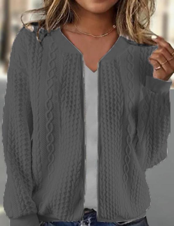 Damer cardigan med modern kabelstickningsmönster och elegant snitt Eva Jonsson-Eva Jonsson