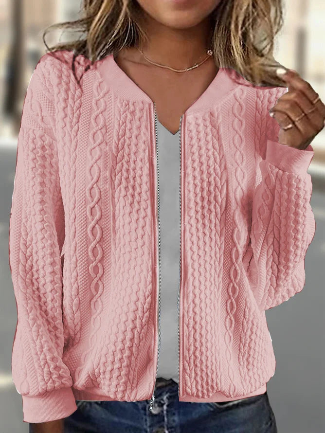 Damer cardigan med modern kabelstickningsmönster och elegant snitt Eva Jonsson-Eva Jonsson
