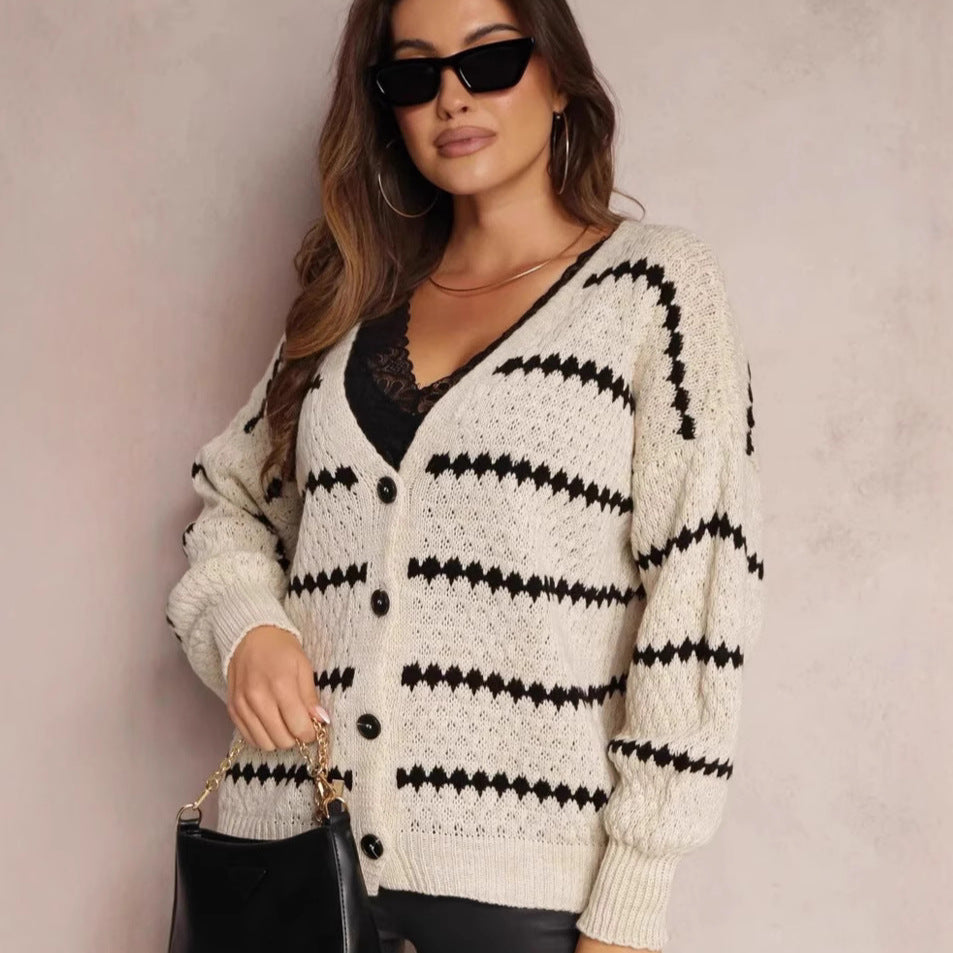 Damer cardigan med modernt zigzag-mönster och knapppdetaljer Mirla-Eva Jonsson