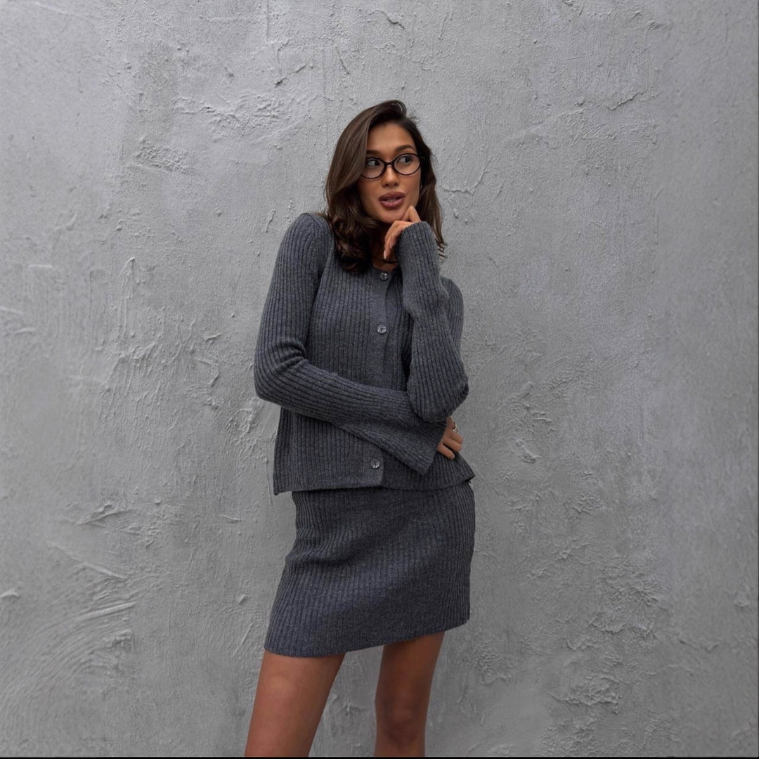 Damer cardigan och kjol set med fin ribbad textur Mirla-Eva Jonsson