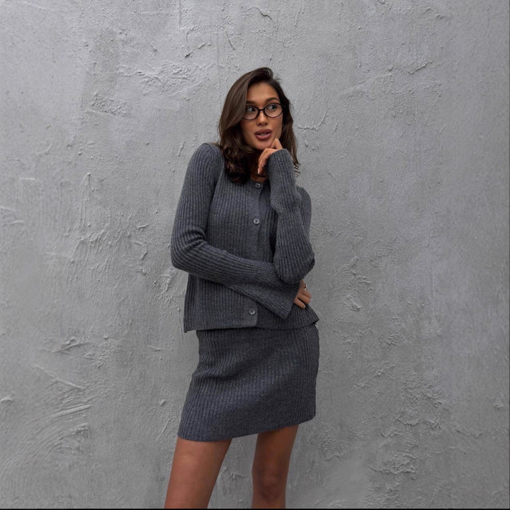 Damer cardigan och kjol set med fin ribbad textur Mirla-Eva Jonsson