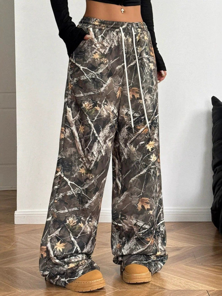 Damer cargobyxa i trendig camouflage-design Mirla-Eva Jonsson