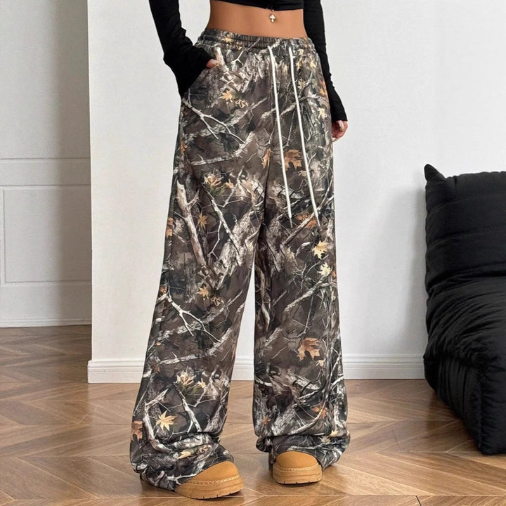 Damer cargobyxa i trendig camouflage-design Mirla-Eva Jonsson